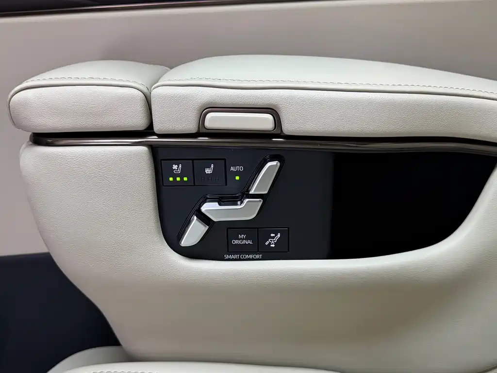Toyota Alphard — фото 15