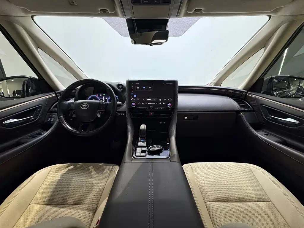 Toyota Alphard — фото 17