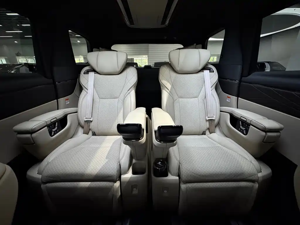 Toyota Alphard — фото 18