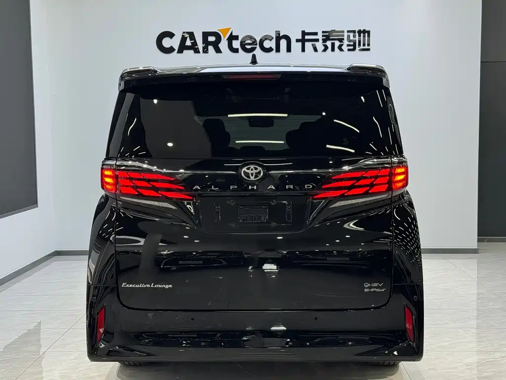 Toyota Alphard — фото 4