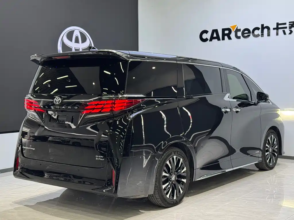 Toyota Alphard — фото 5