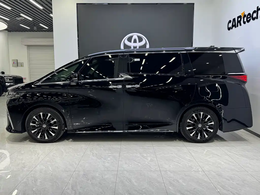 Toyota Alphard — фото 7