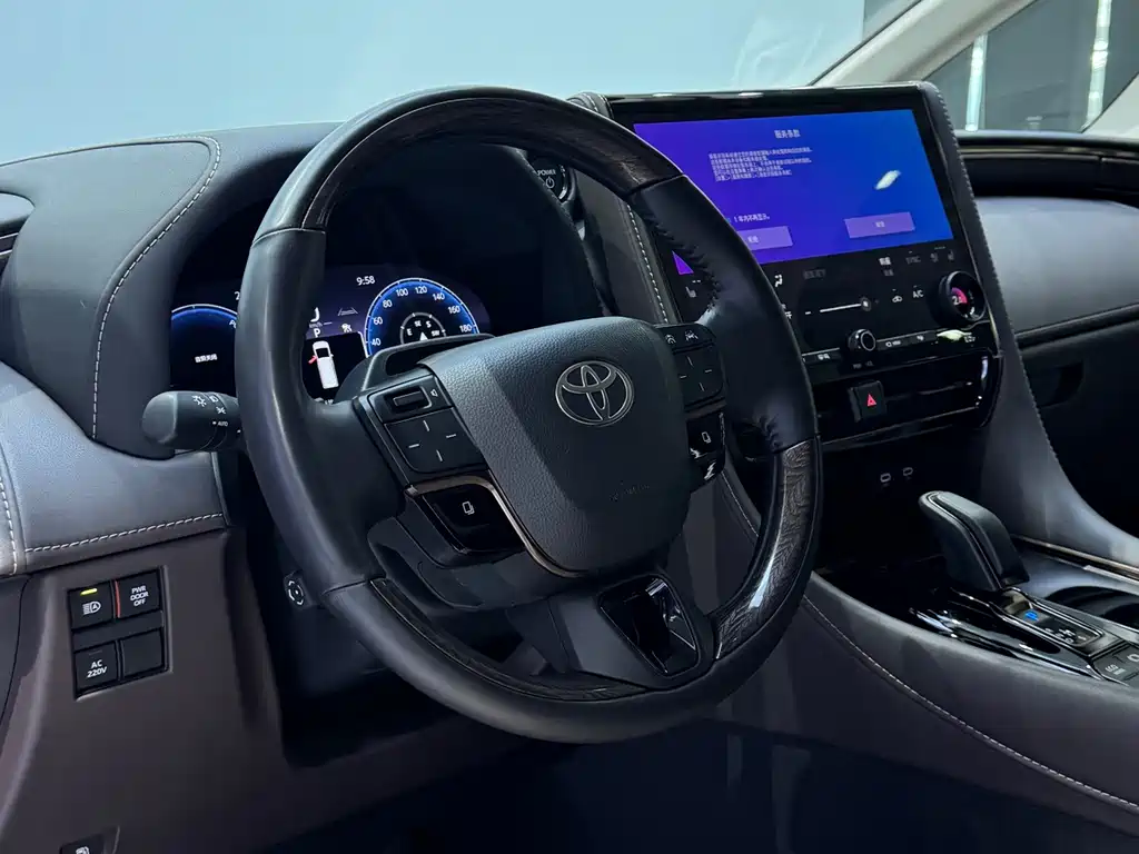 Toyota Alphard — фото 10