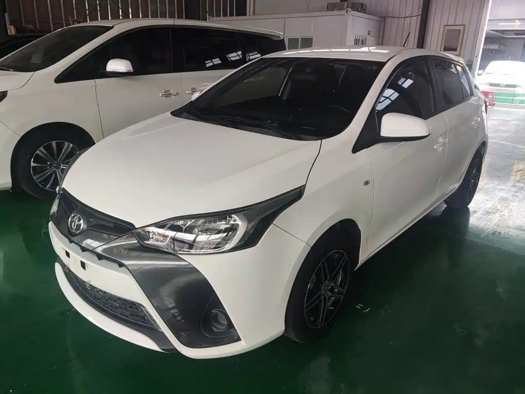 Toyota Yaris L — фото 2