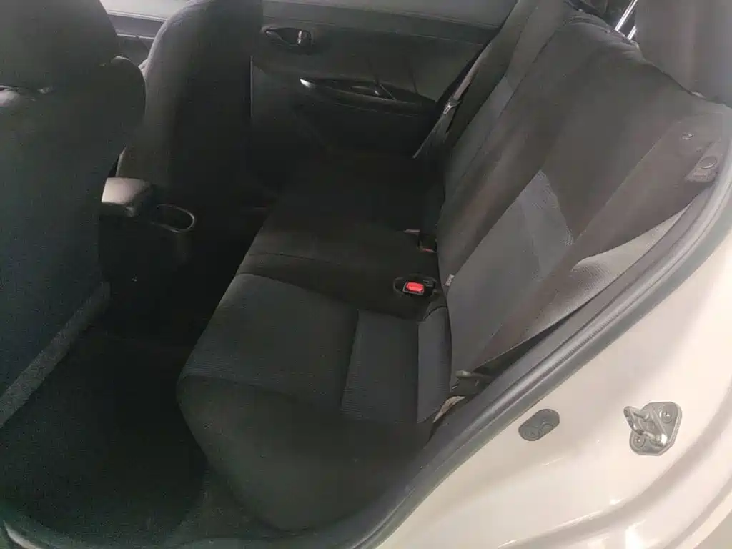 Toyota Yaris L — фото 17