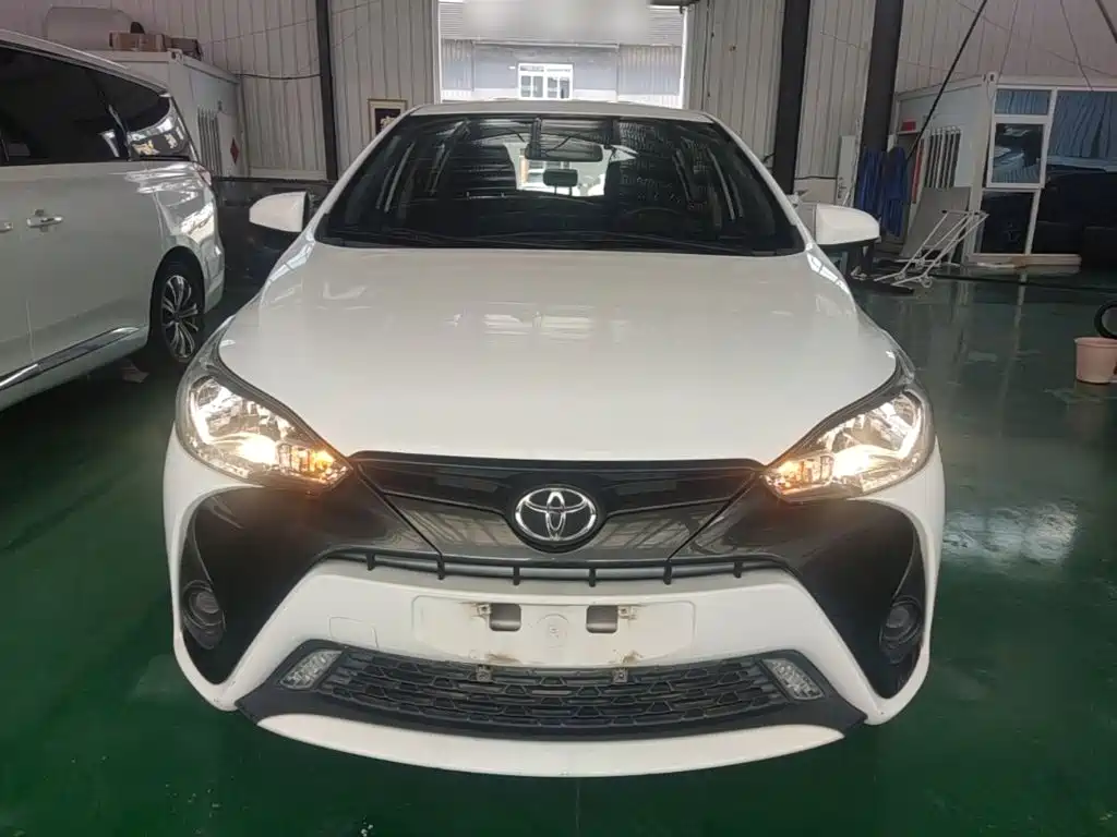 Toyota Yaris L — фото 3