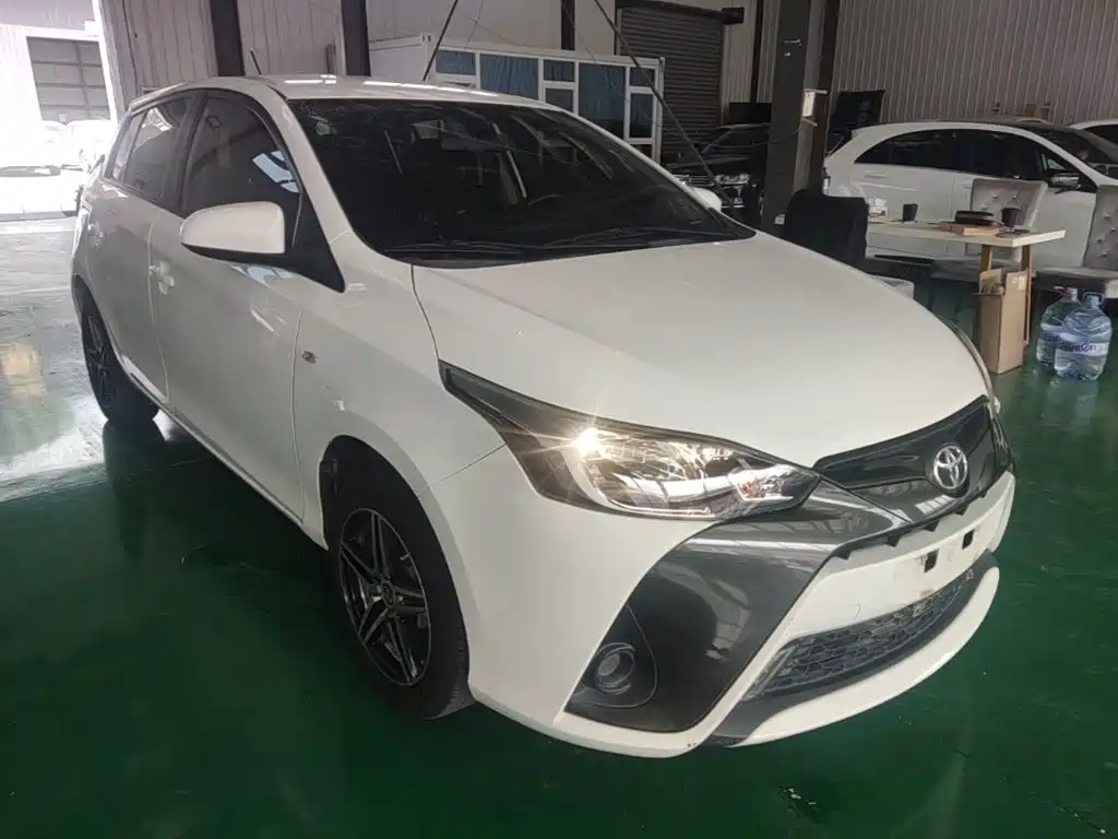 Toyota Yaris L — фото 4