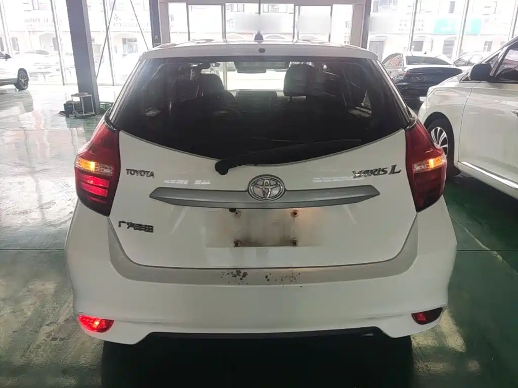 Toyota Yaris L — фото 6