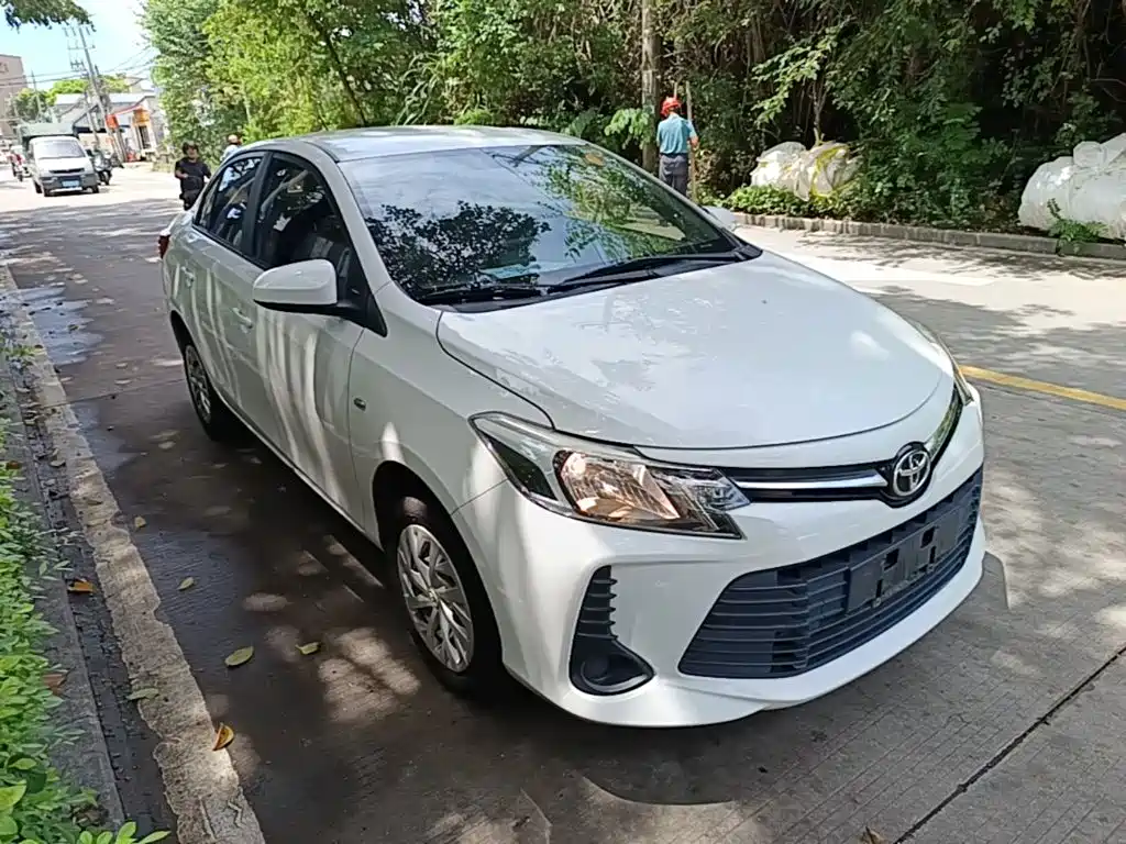 Toyota Vios — фото 4