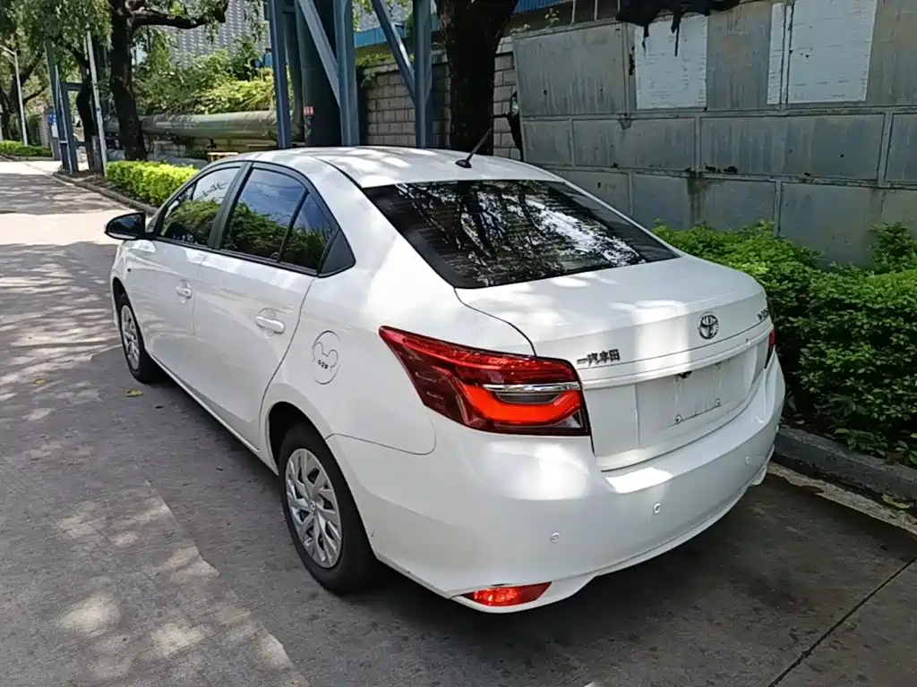 Toyota Vios — фото 5