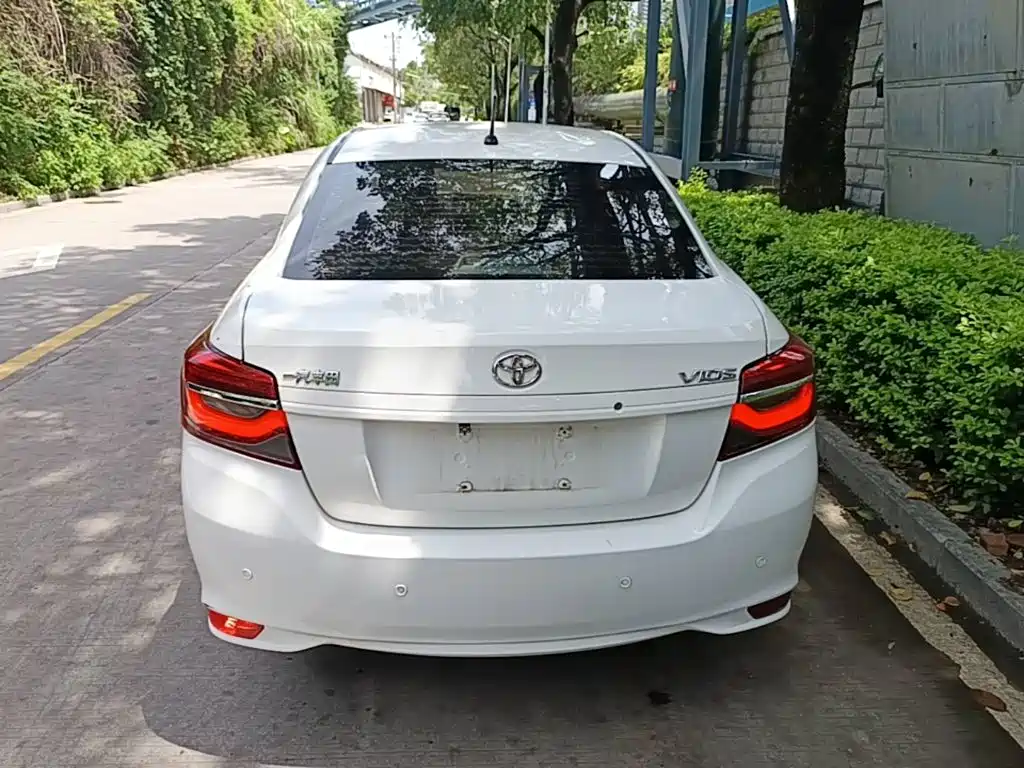 Toyota Vios — фото 6