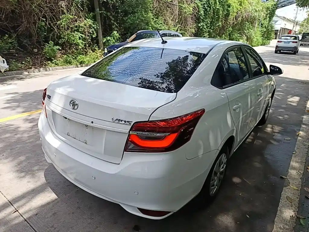 Toyota Vios — фото 7