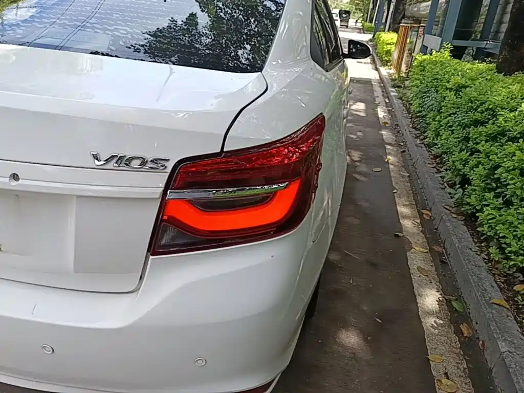 Toyota Vios — фото 8