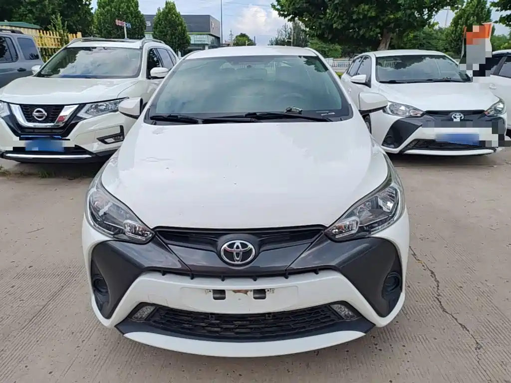 Toyota Yaris L — фото 3