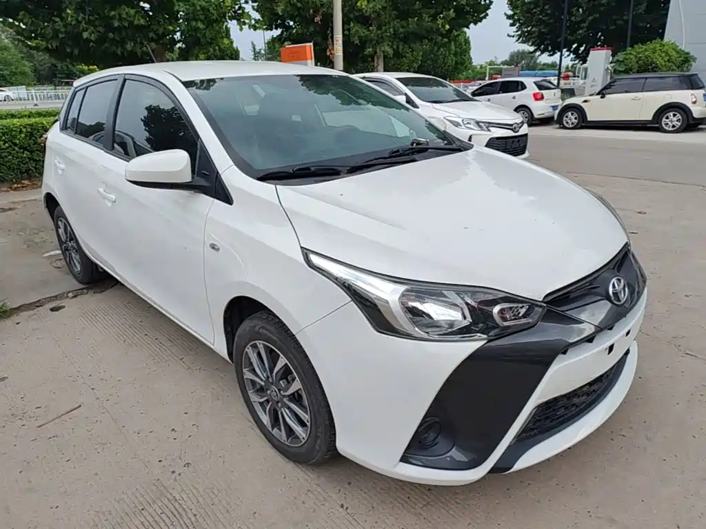 Toyota Yaris L — фото 4