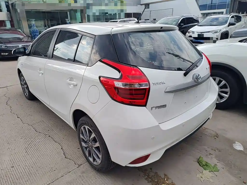 Toyota Yaris L — фото 5