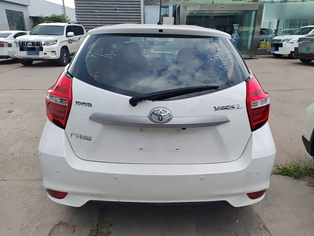 Toyota Yaris L — фото 6
