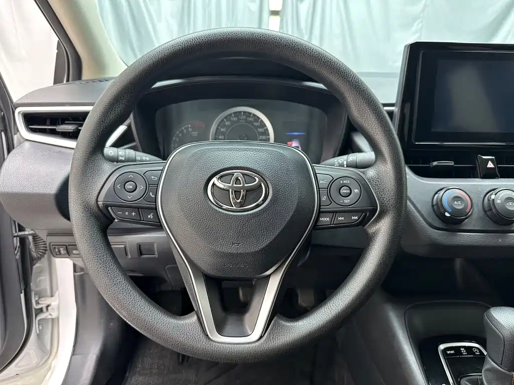Toyota Corolla — фото 7