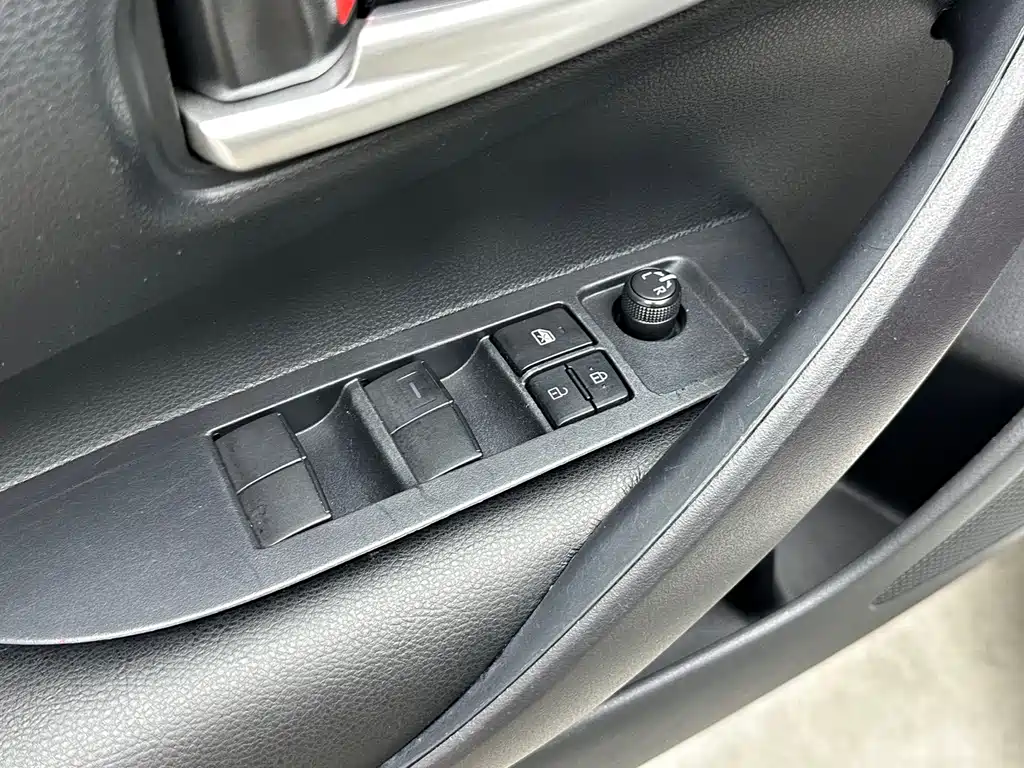 Toyota Corolla — фото 10