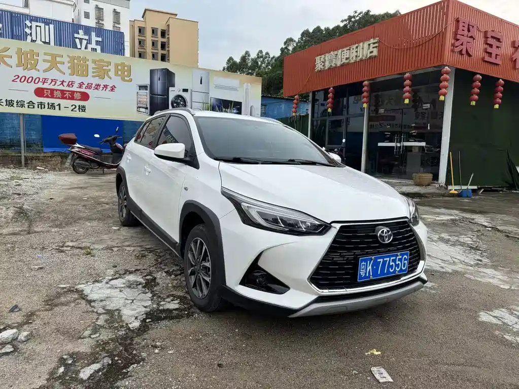Toyota Yaris L — фото 2