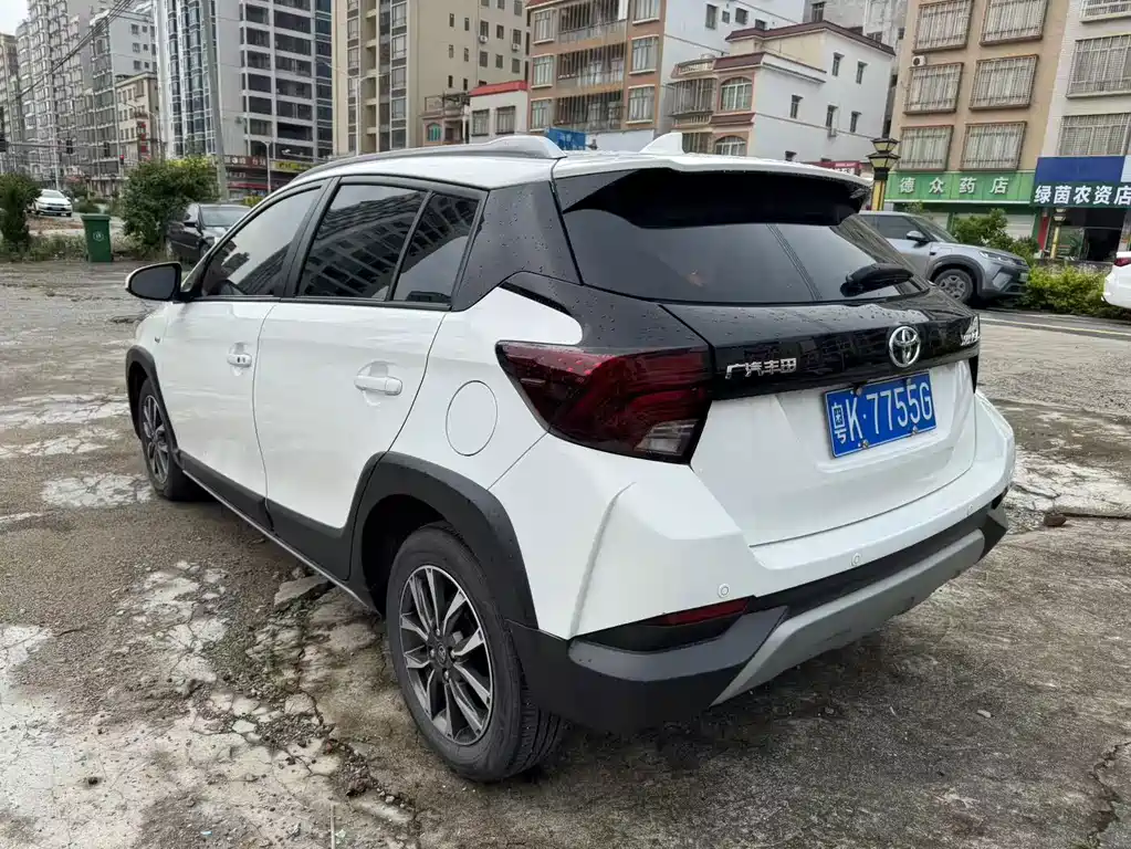 Toyota Yaris L — фото 3