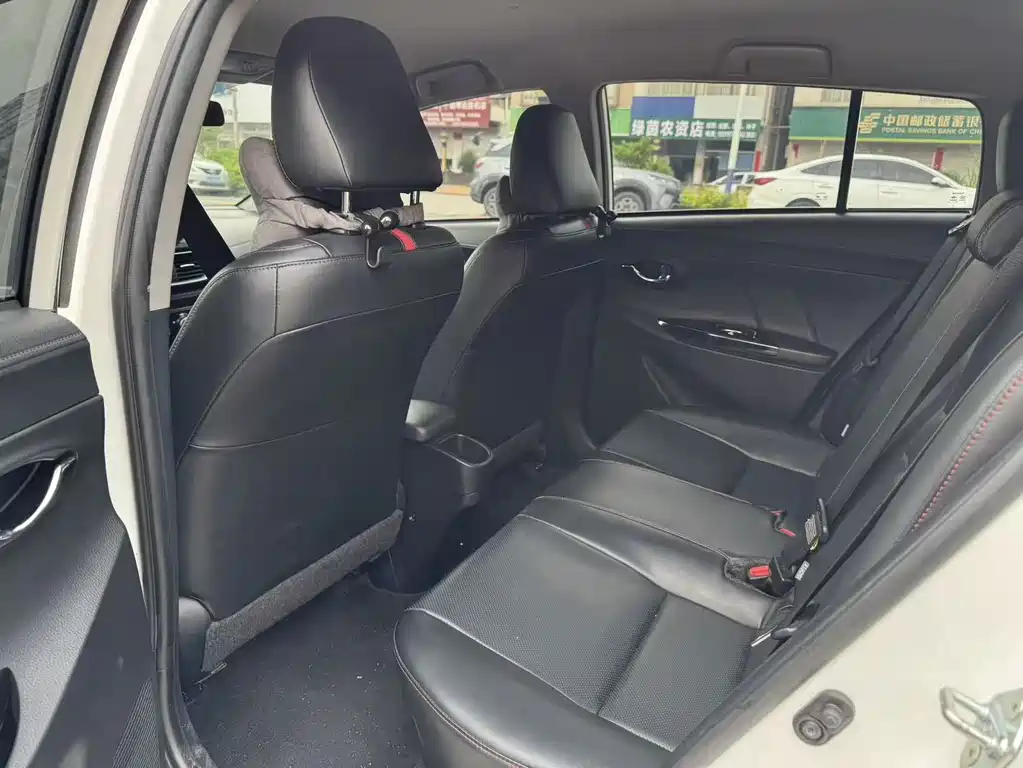 Toyota Yaris L — фото 8