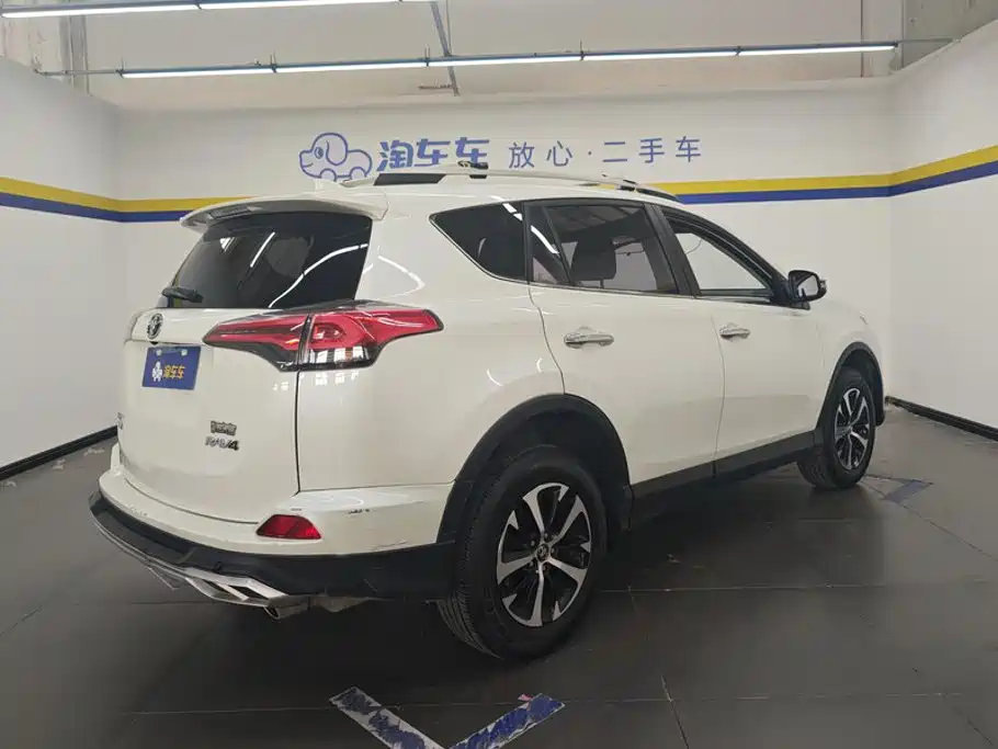 Toyota RAV4 — фото 3