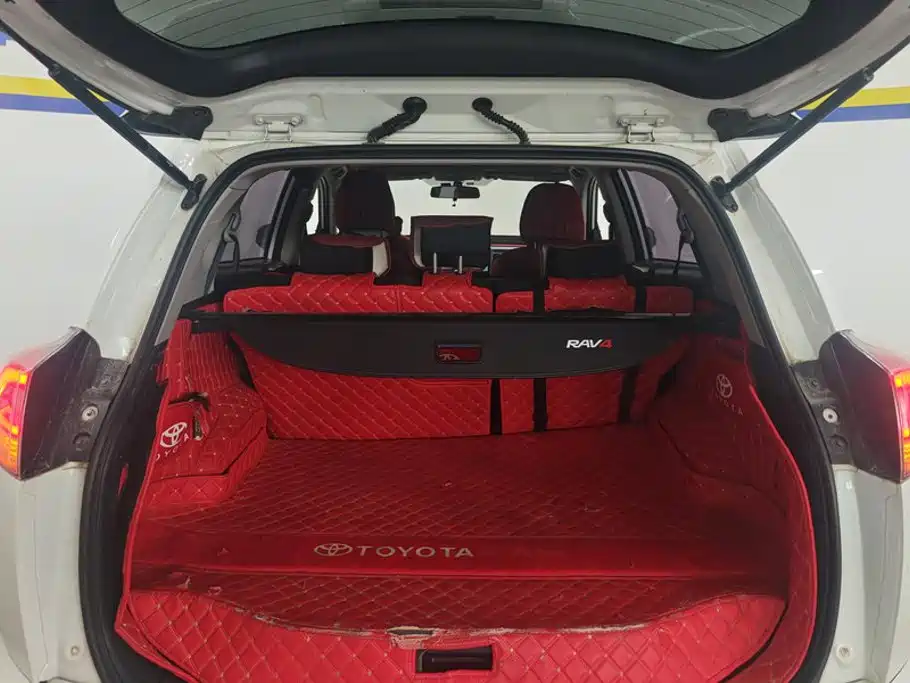 Toyota RAV4 — фото 4