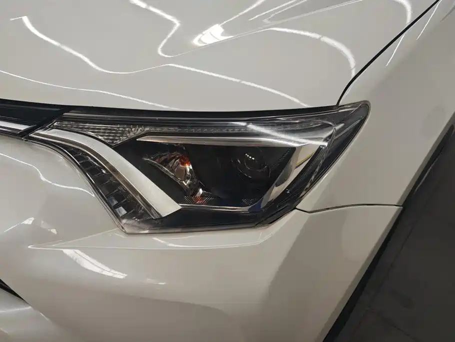 Toyota RAV4 — фото 5