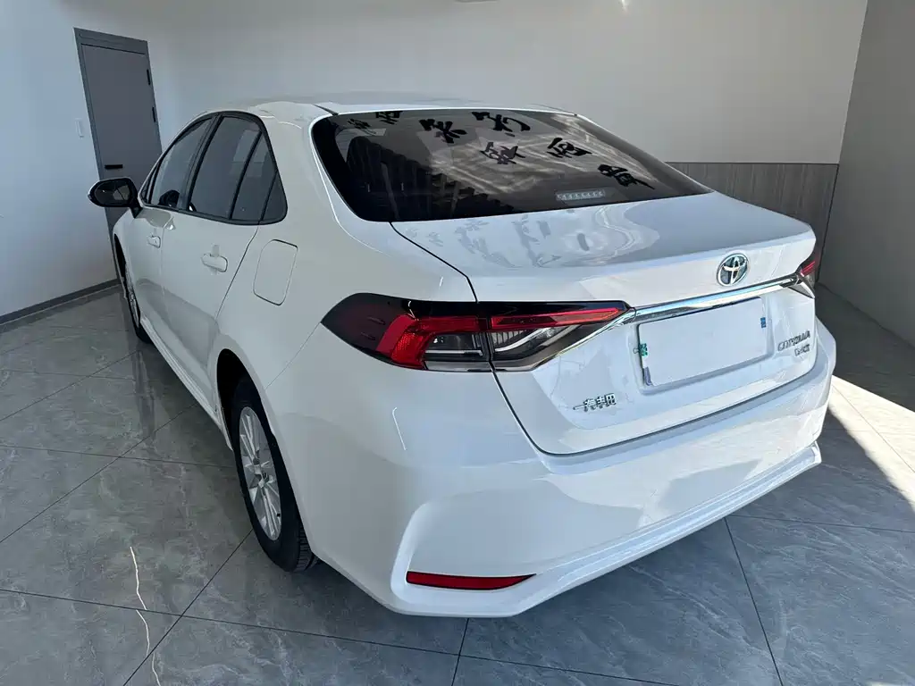 Toyota Corolla — фото 4