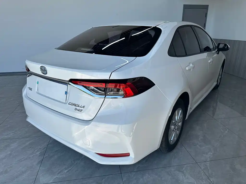 Toyota Corolla — фото 6