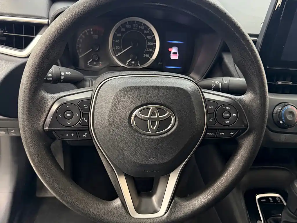 Toyota Corolla — фото 7
