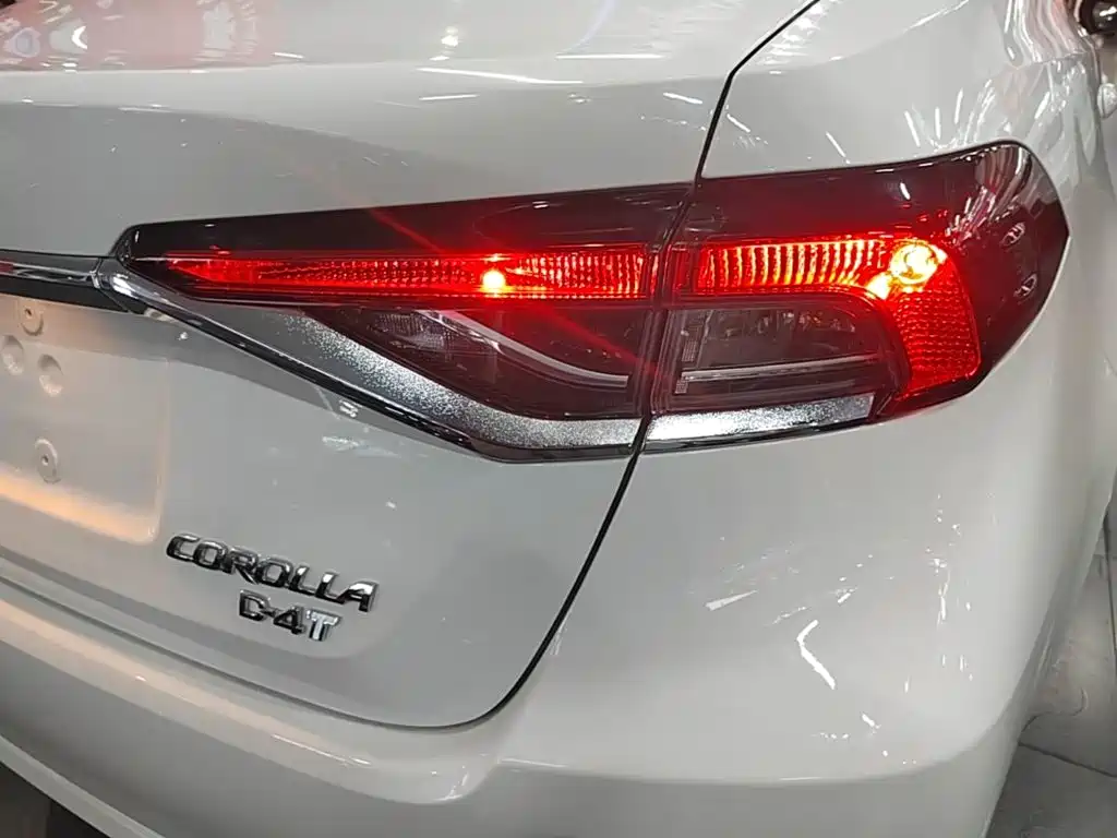 Toyota Corolla — фото 8