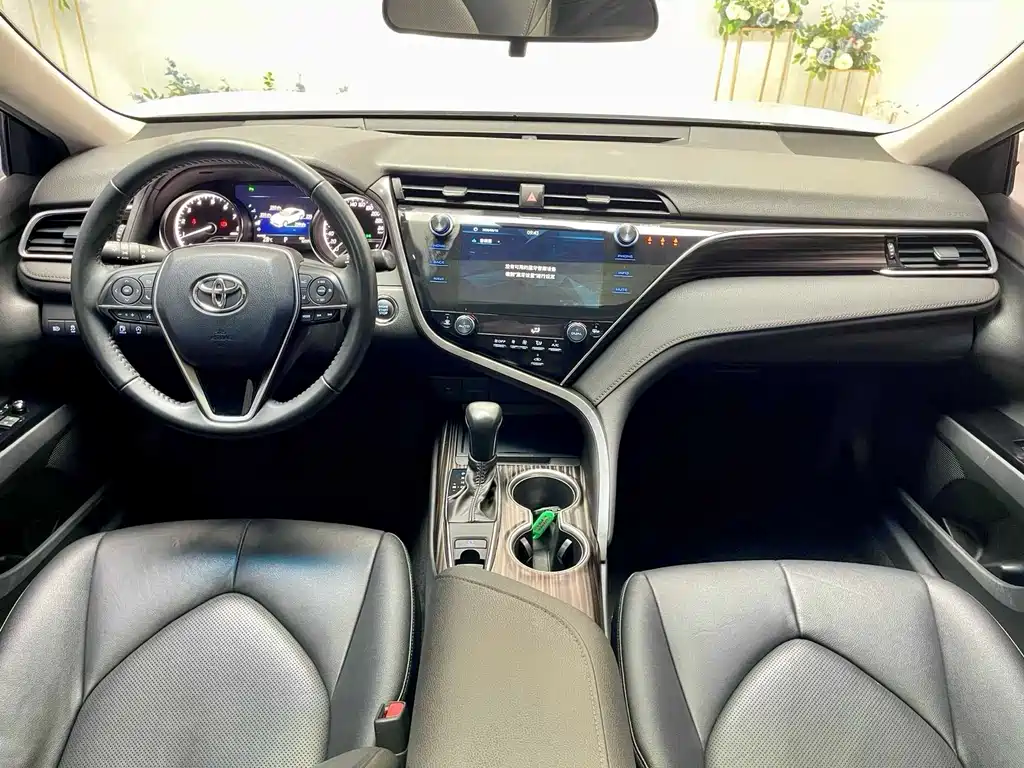 Toyota Camry — фото 7
