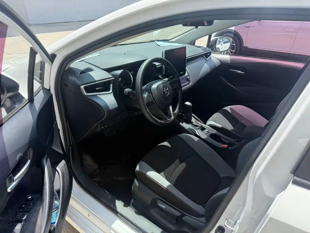 Toyota Corolla — фото 7