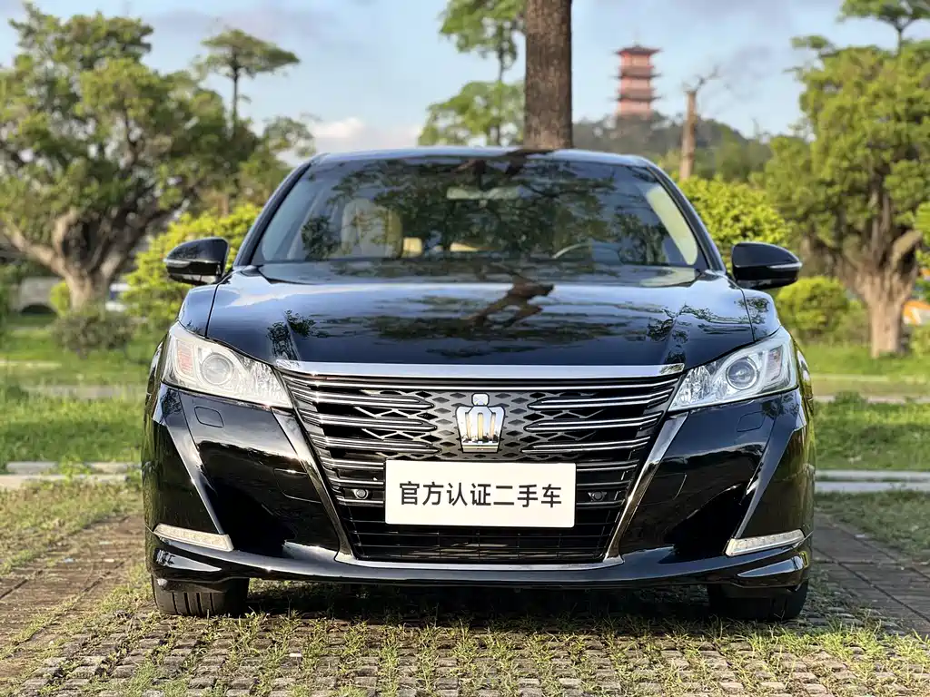 Toyota Crown — фото 2