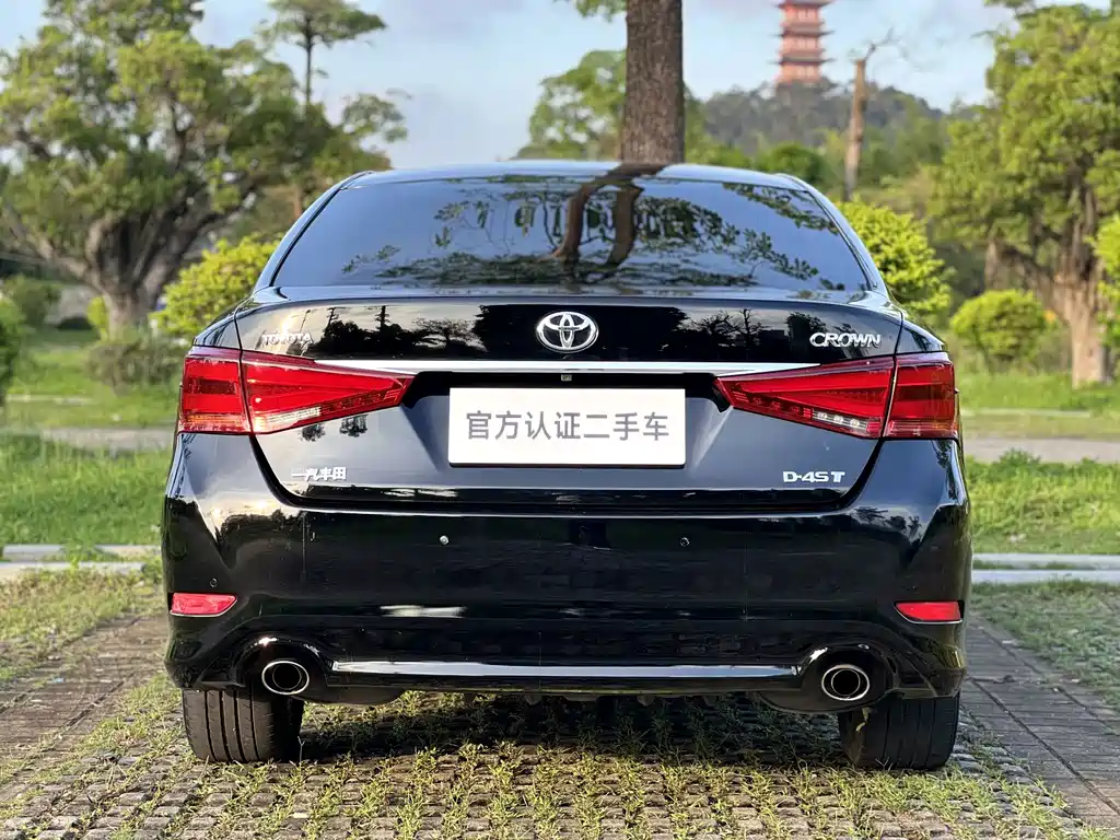 Toyota Crown — фото 17
