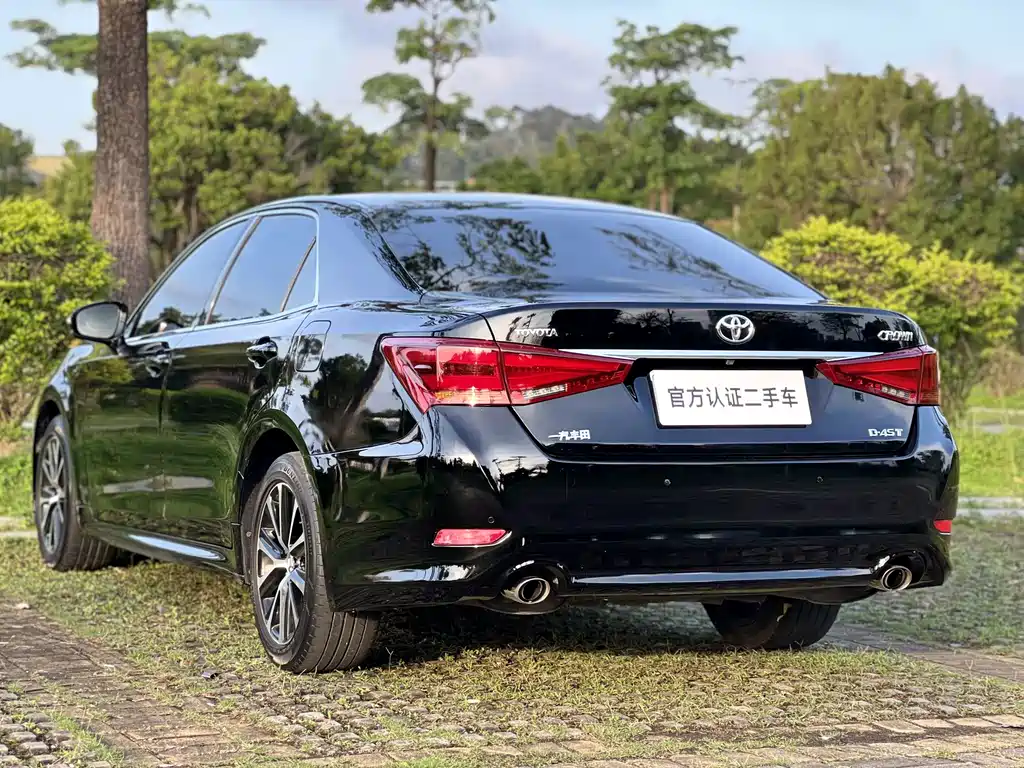 Toyota Crown — фото 18