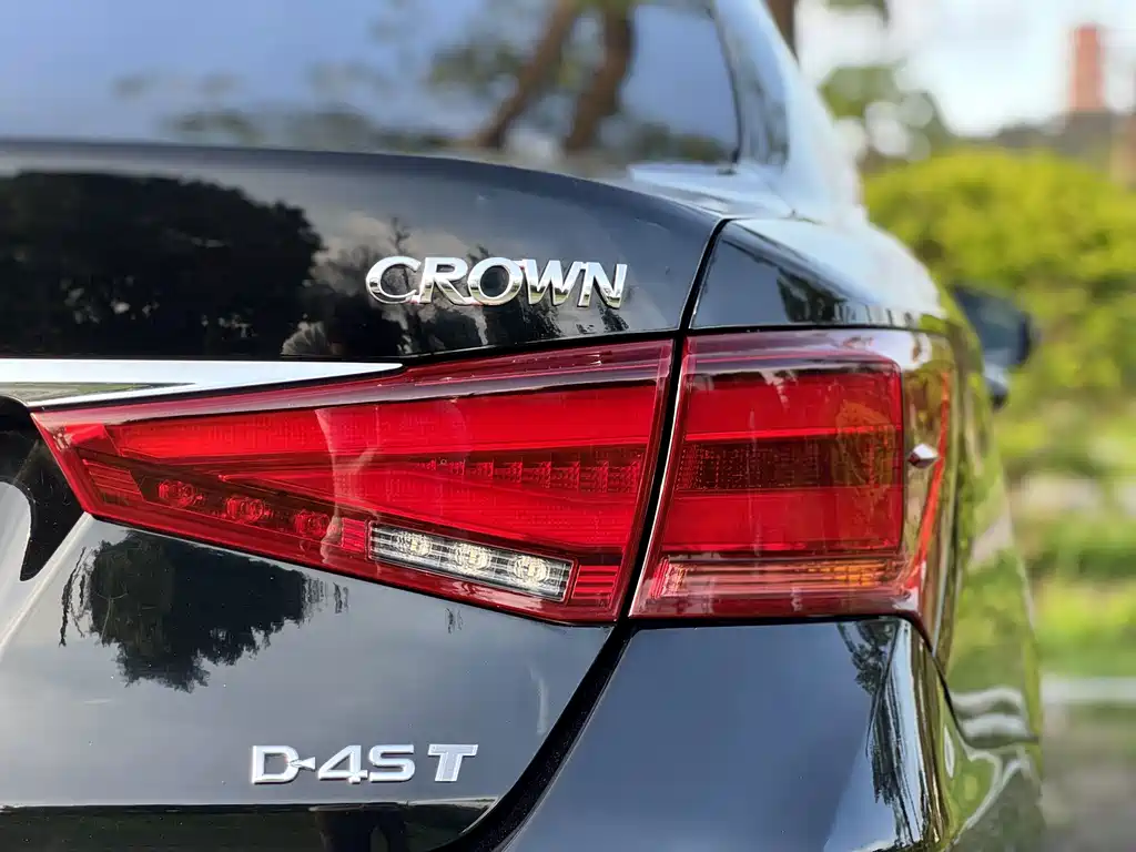 Toyota Crown — фото 21