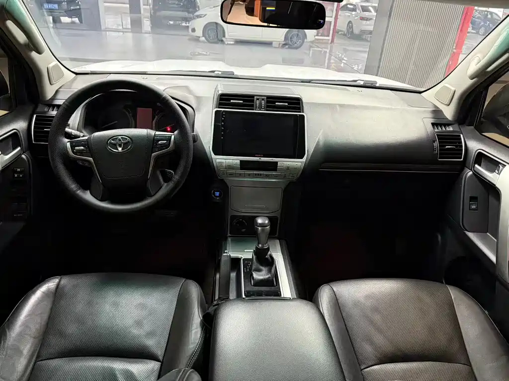 Toyota Prado — фото 4