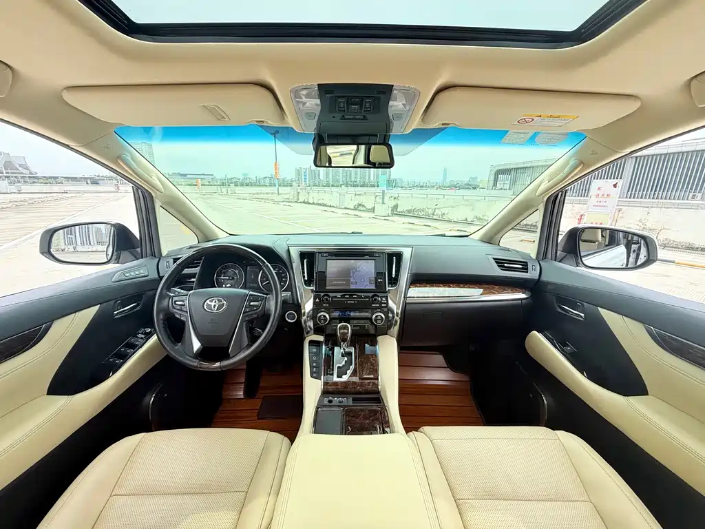Toyota Alphard — фото 8