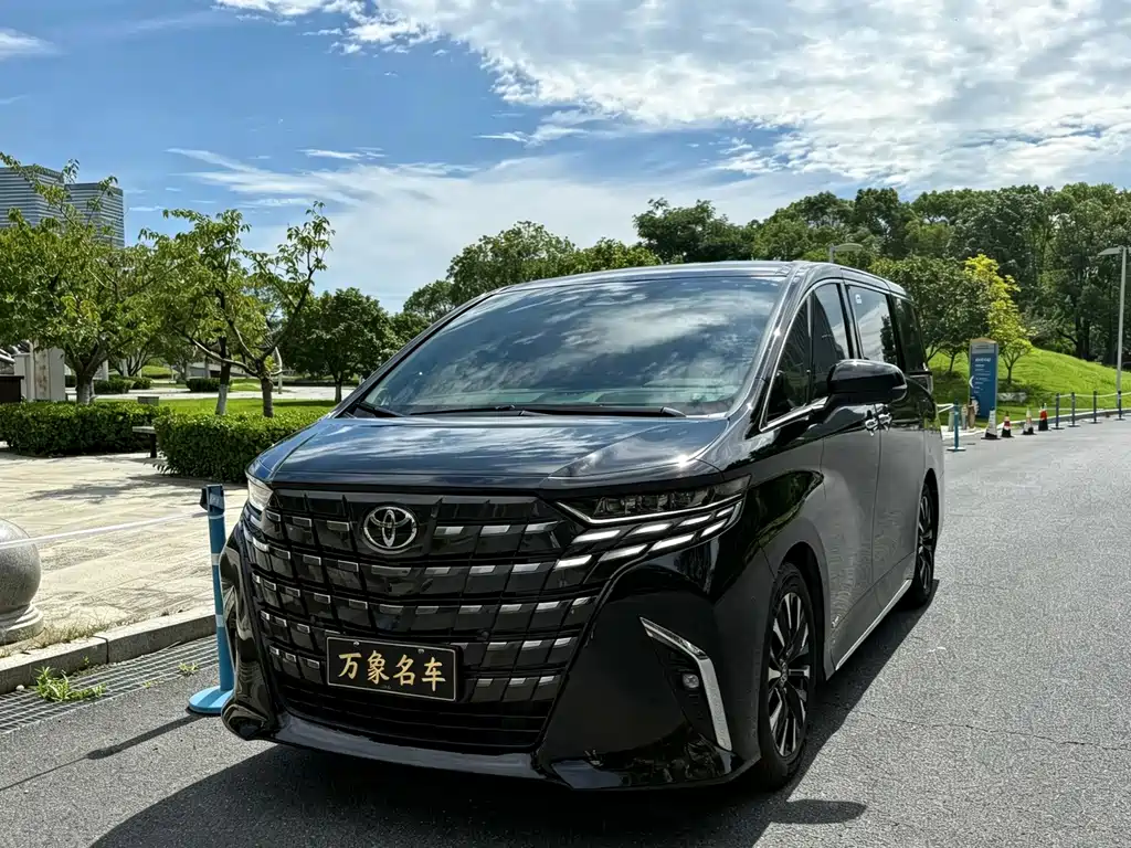 Toyota Alphard — фото 2