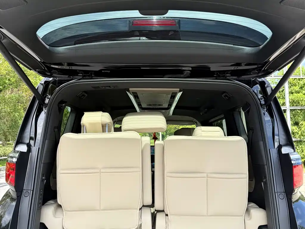 Toyota Alphard — фото 13