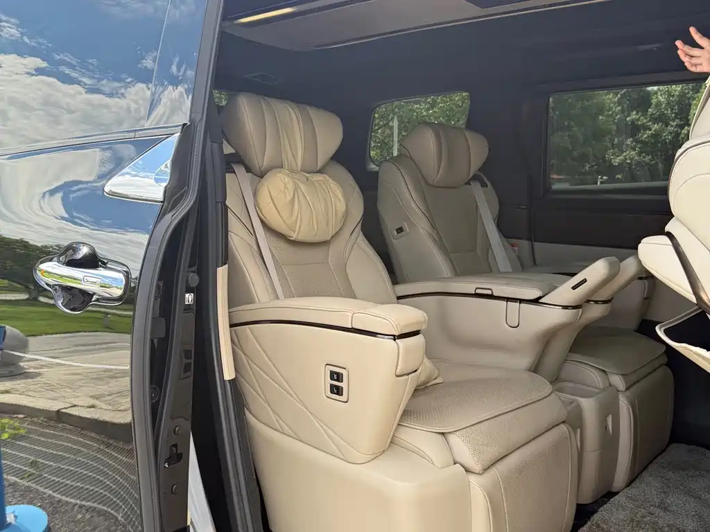 Toyota Alphard — фото 6