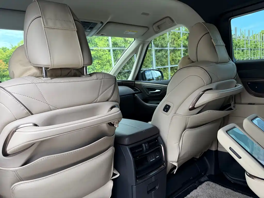 Toyota Alphard — фото 10
