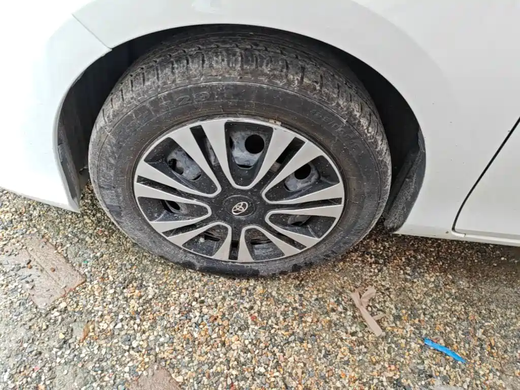 Toyota Yaris L — фото 23