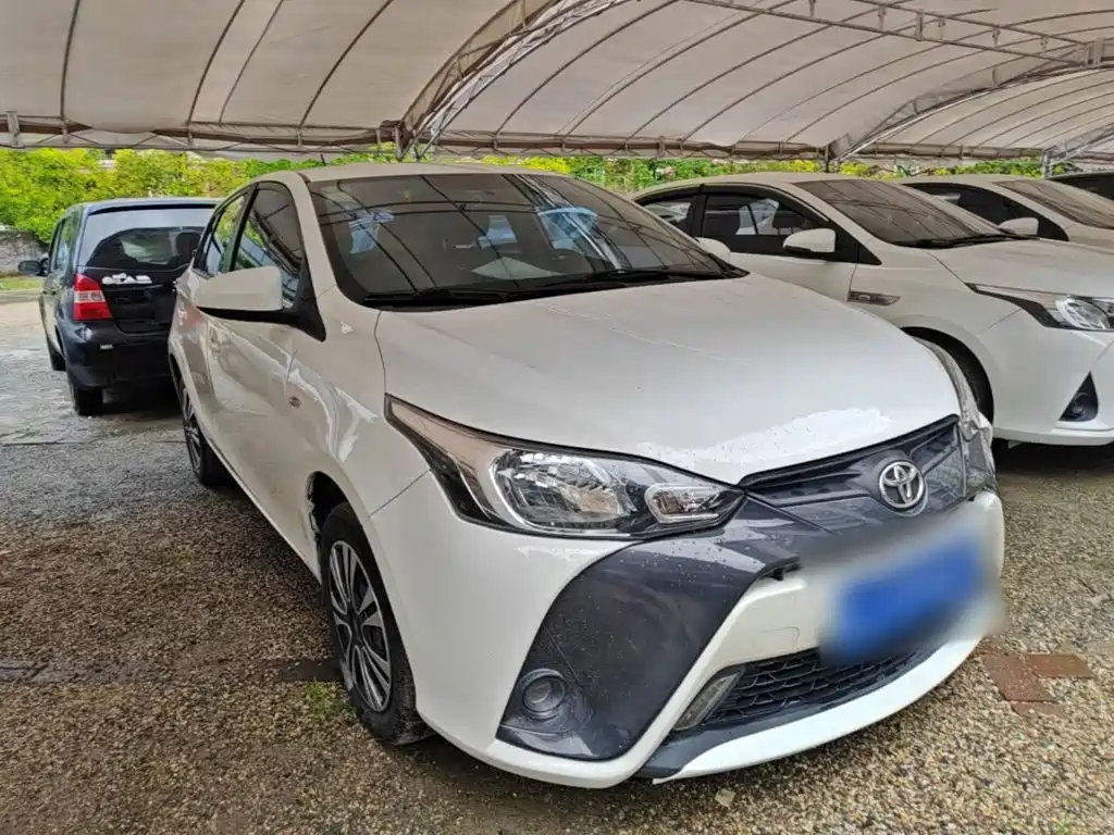 Toyota Yaris L — фото 4