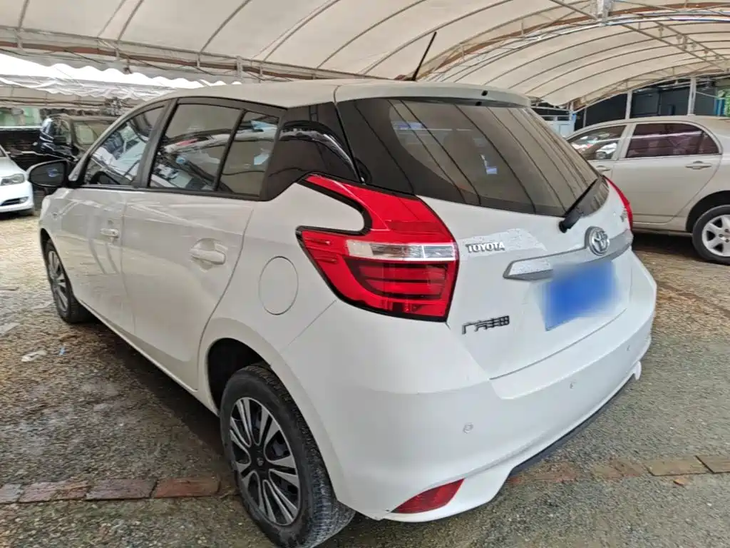 Toyota Yaris L — фото 5