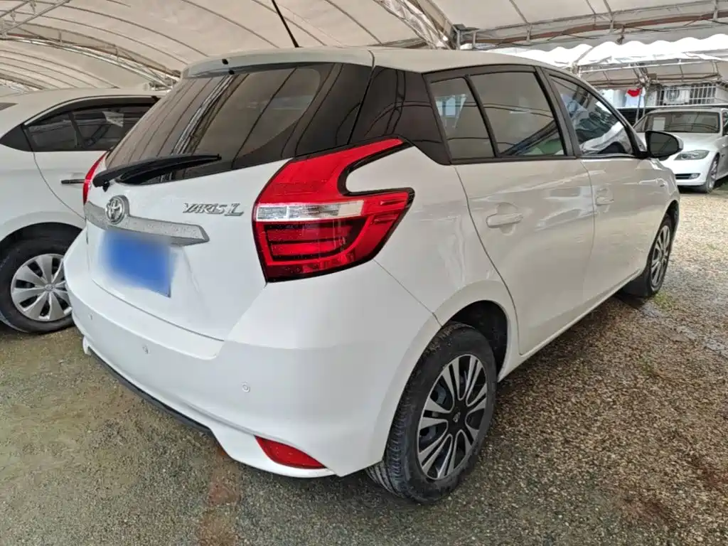 Toyota Yaris L — фото 7