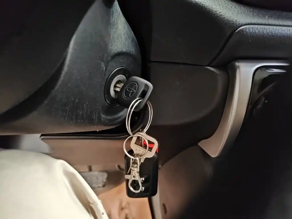 Toyota Yaris L — фото 9